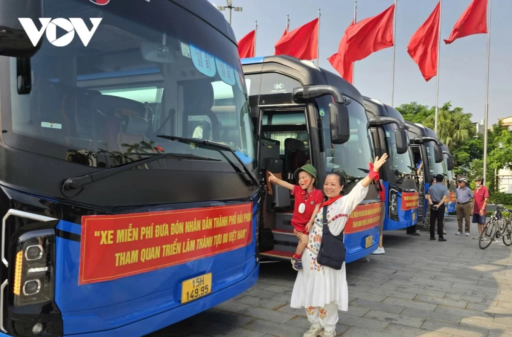 Từ 8/9 đến 15/9, thành phố Hải Phòng tổ chức xe ô tô đưa đón miễn phí người dân tham quan Triển lãm 80 năm thành tựu đất nước (tại Trung tâm Triển lãm Quốc gia, Đông Anh, Hà Nội).